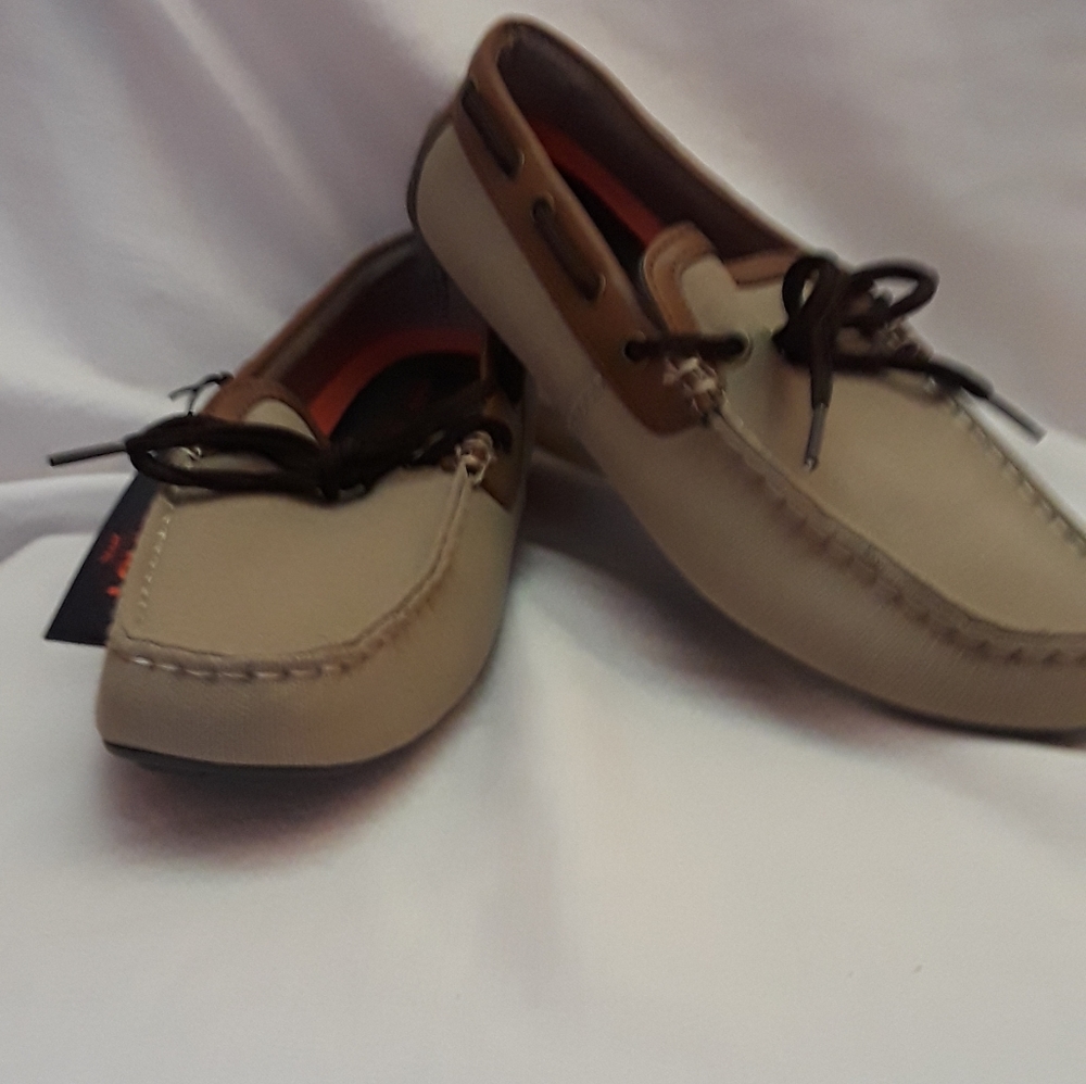 NWT Levi's canvas deck shoes,  10M